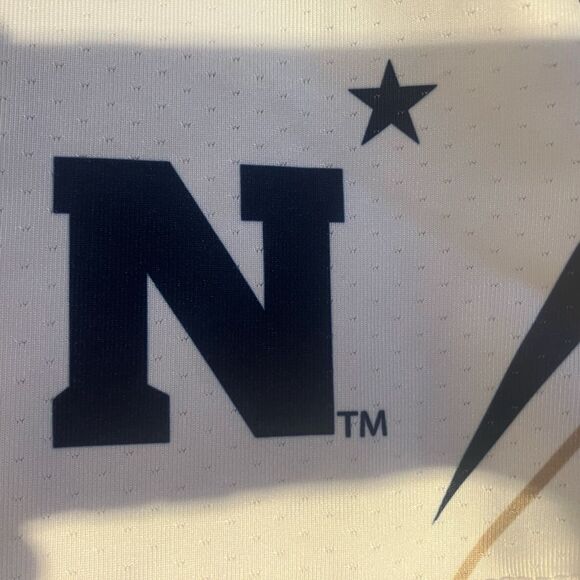 Under Armour, Navy skirt, size large, excellent condition - Picture 2 of 4